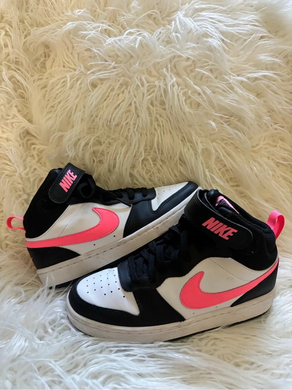 Nike Kids Mid-Top Sneakers in White, Black & Hot Pink
